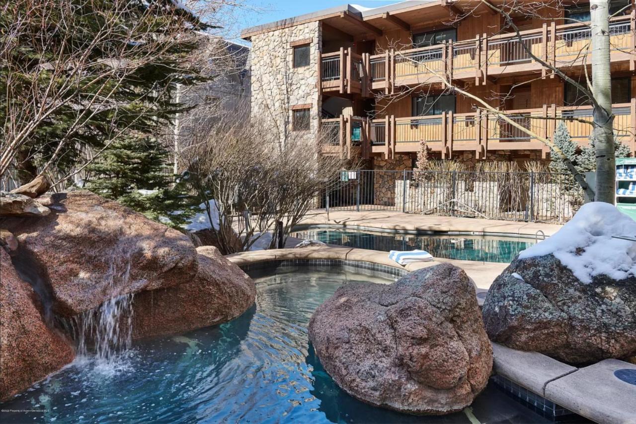 Updated 2 Bedroom - Steps To Gondola & Lift 1A - Hot Tub Aspen Exterior photo