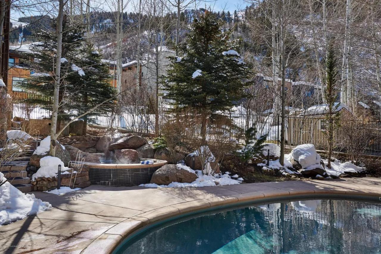 Updated 2 Bedroom - Steps To Gondola & Lift 1A - Hot Tub Aspen Exterior photo