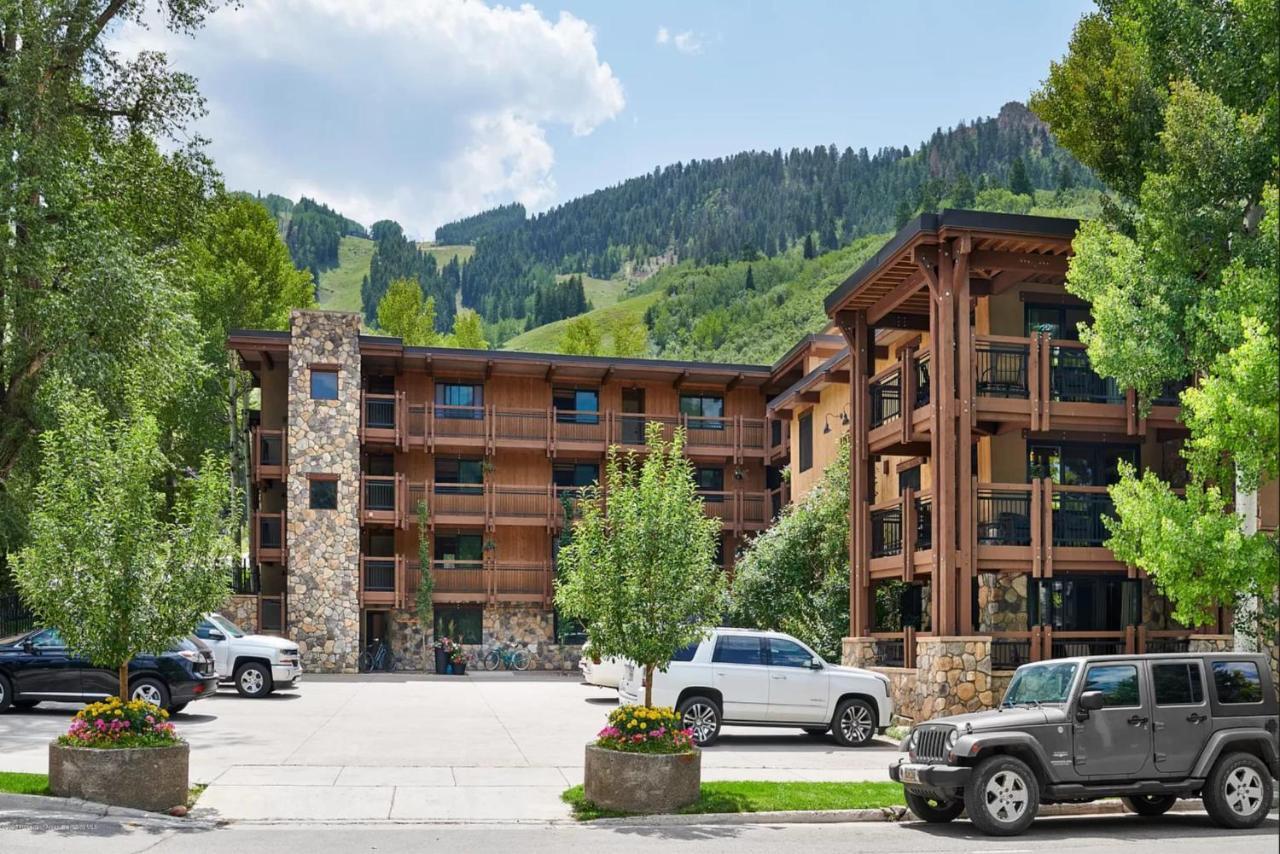 Updated 2 Bedroom - Steps To Gondola & Lift 1A - Hot Tub Aspen Exterior photo