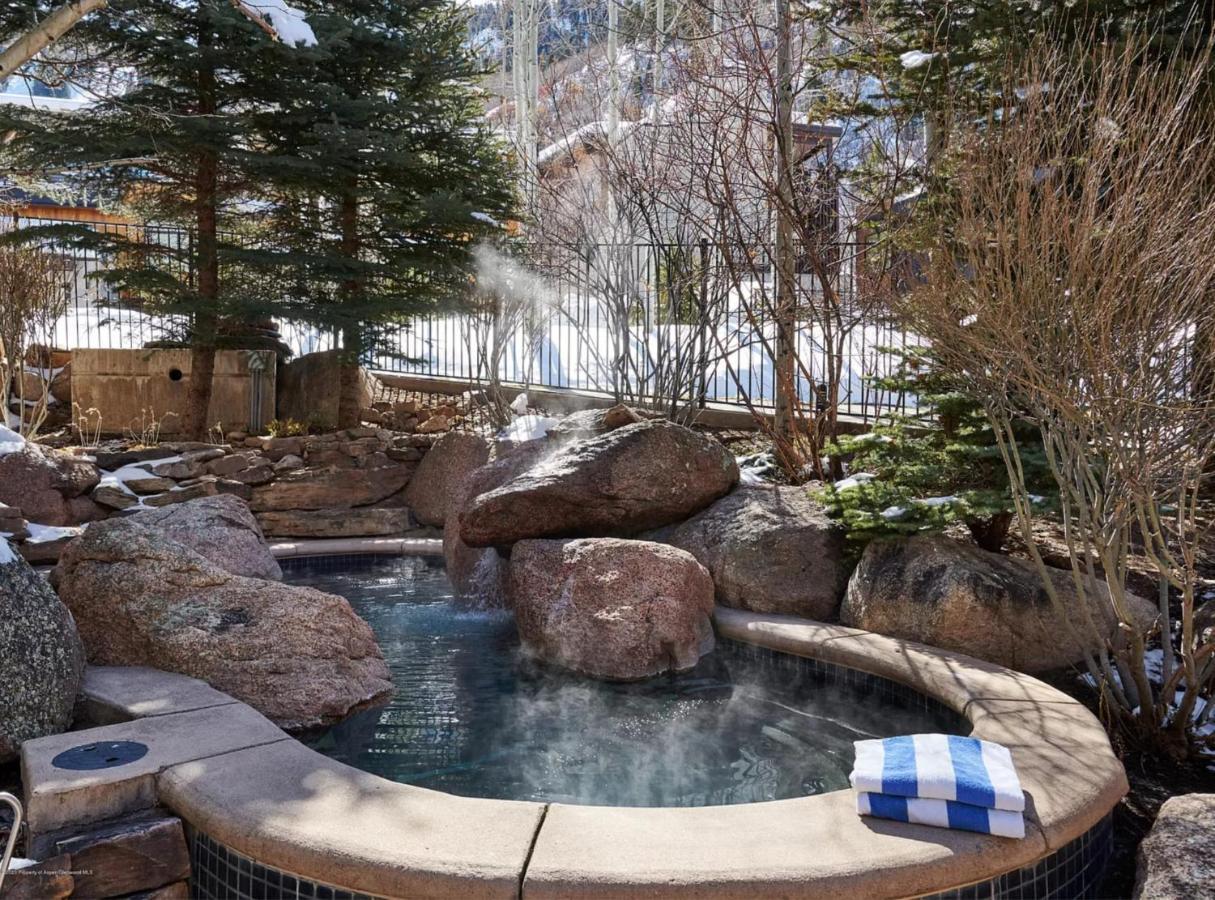 Updated 2 Bedroom - Steps To Gondola & Lift 1A - Hot Tub Aspen Exterior photo